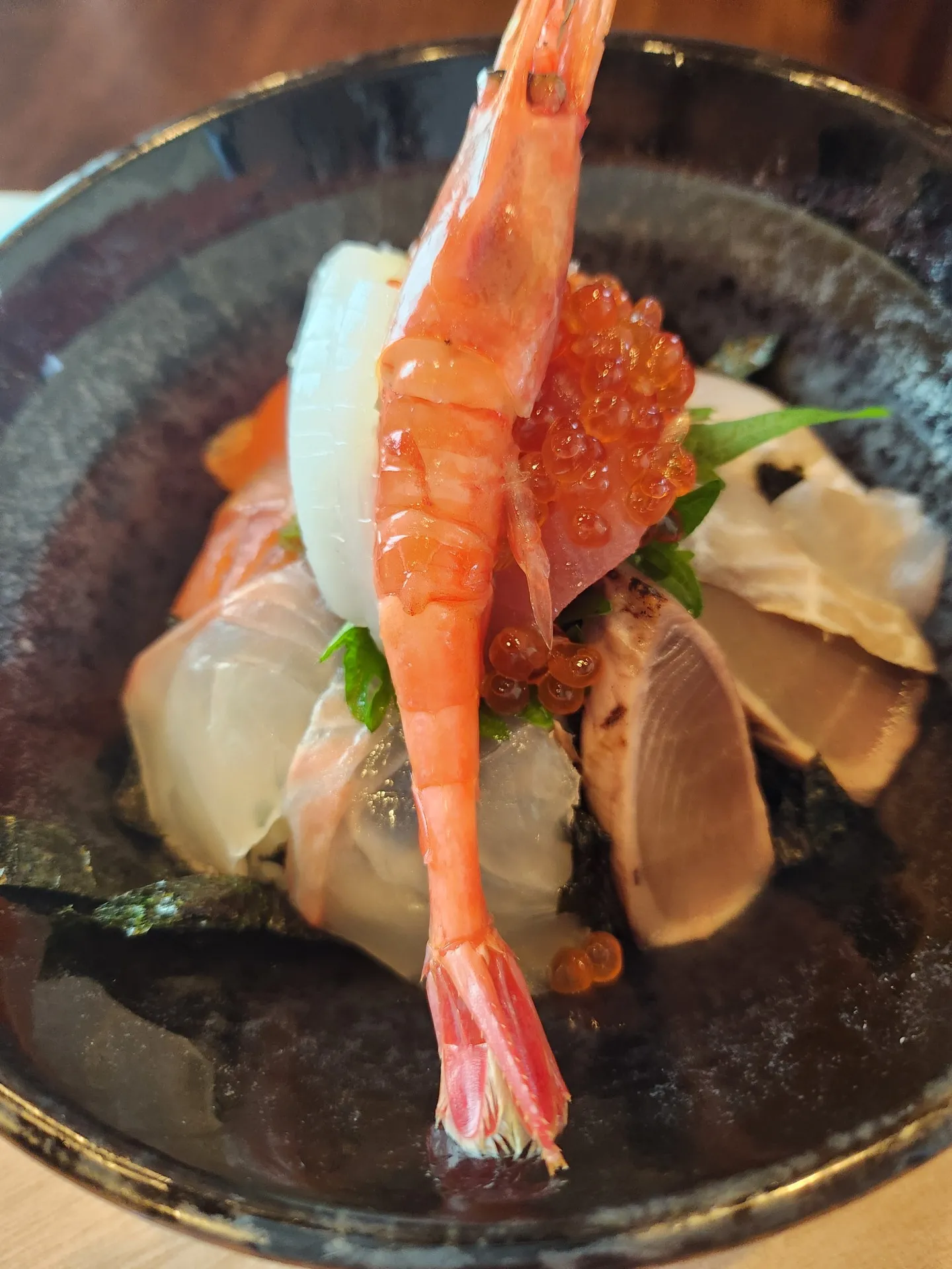 コスパ最強!豪華海鮮丼に大満足